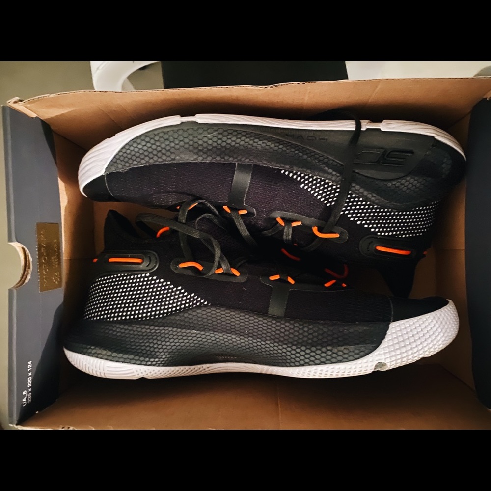 UA CURRY 6
